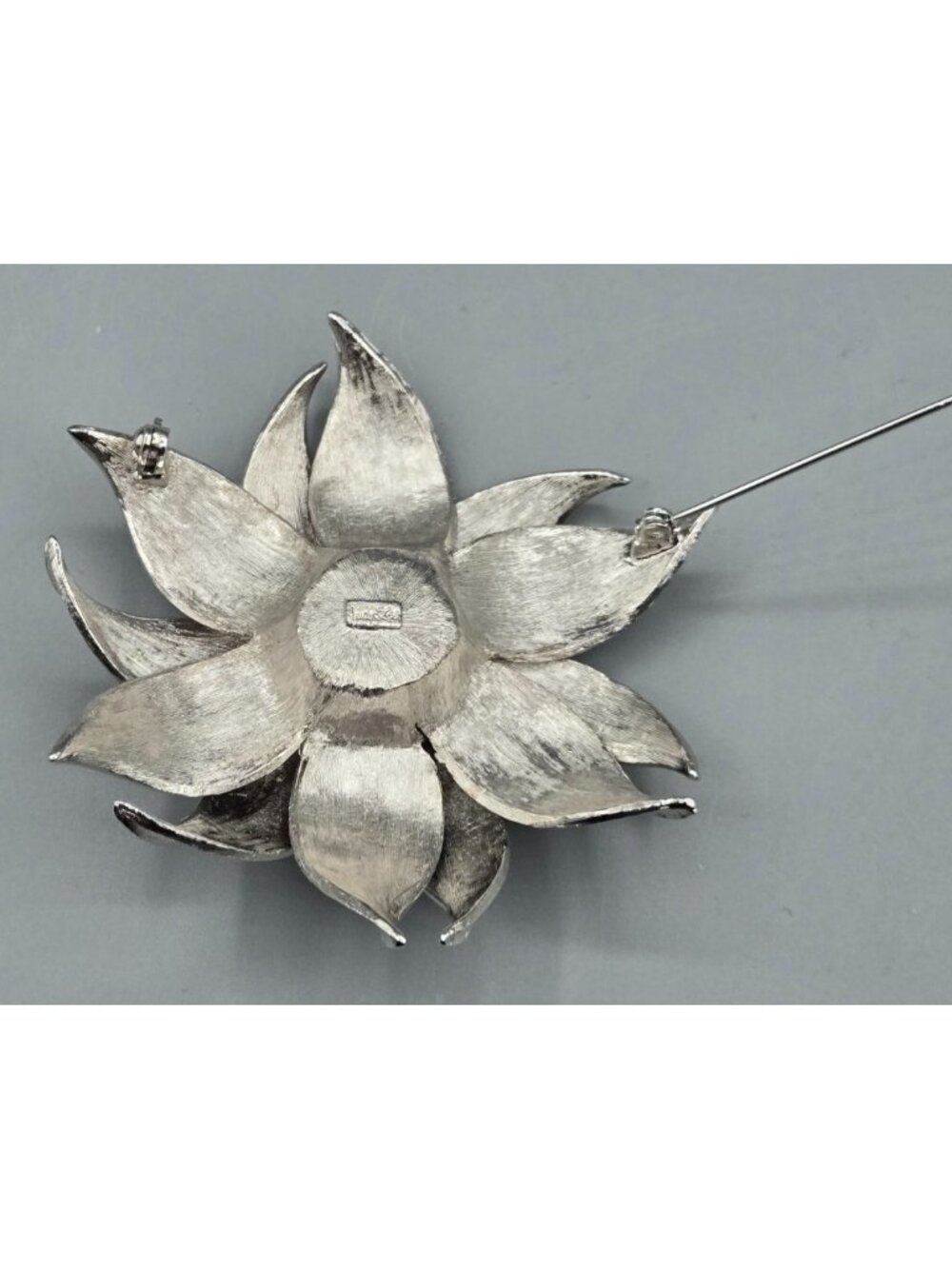 Judy Lee Finely Detailed Silver Tone Flower Brooch Pin Faux Pearl Center Petals - Picture 3 of 4